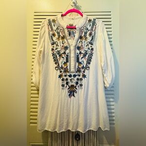 SOLITAIRE by Anthropologie Embroidered Boho Floral Tunic Top Sz Large